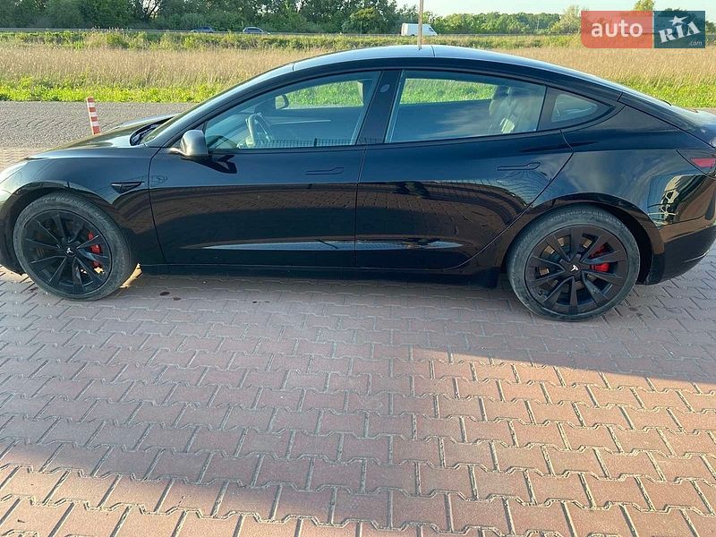 Седан Tesla Model 3 2022 в Рівному