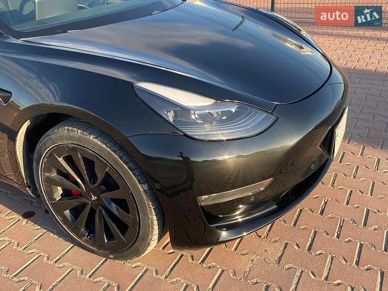 Седан Tesla Model 3 2022 в Рівному