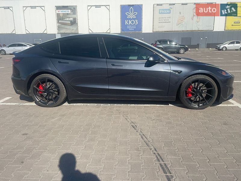 Седан Tesla Model 3 2024 в Киеве