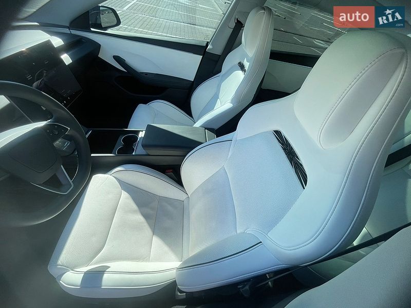 Седан Tesla Model 3 2024 в Киеве