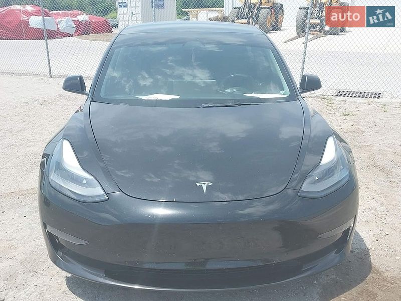 Седан Tesla Model 3 2018 в Львові