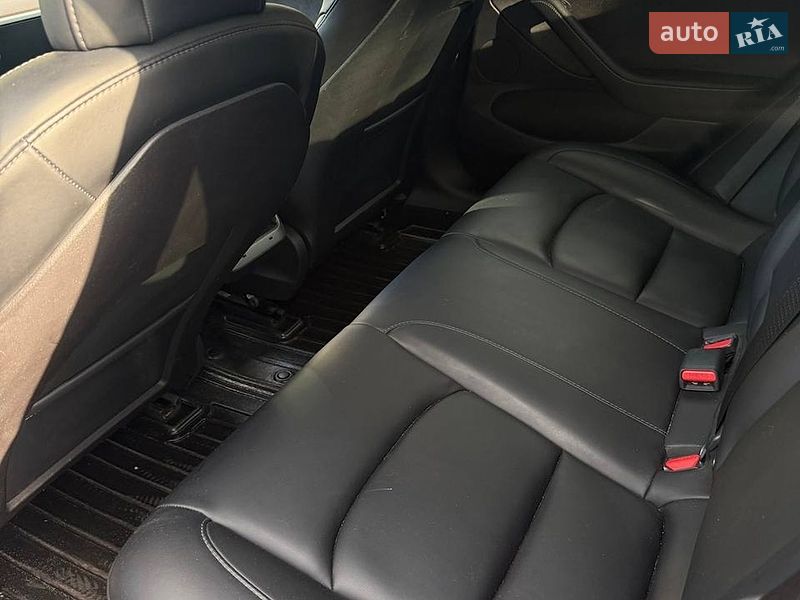 Седан Tesla Model 3 2021 в Киеве