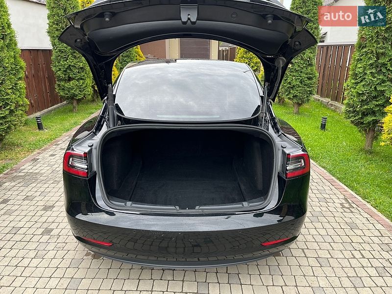 Седан Tesla Model 3 2022 в Луцке