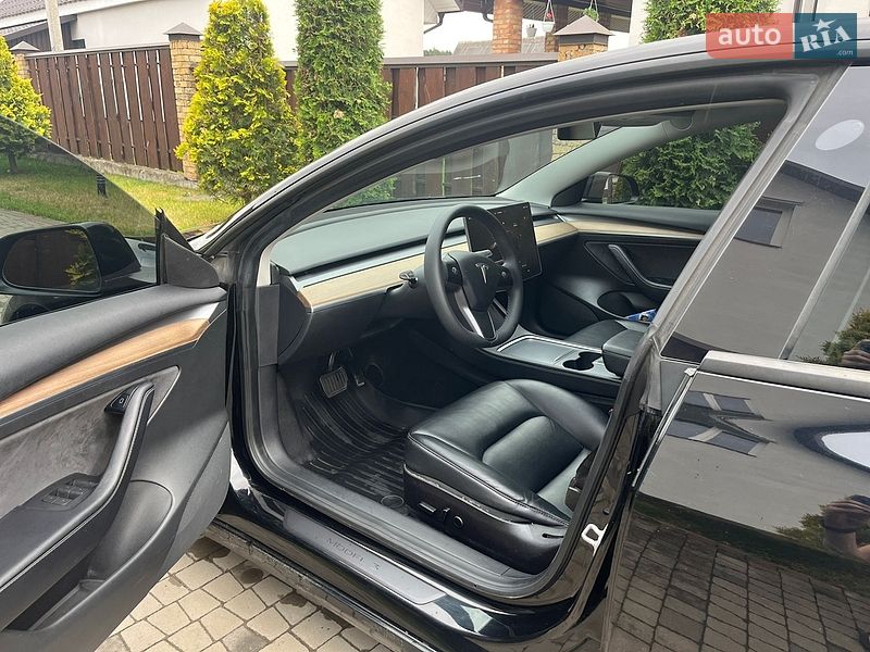 Седан Tesla Model 3 2022 в Луцке