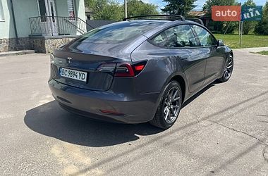 Седан Tesla Model 3 2023 в Львові