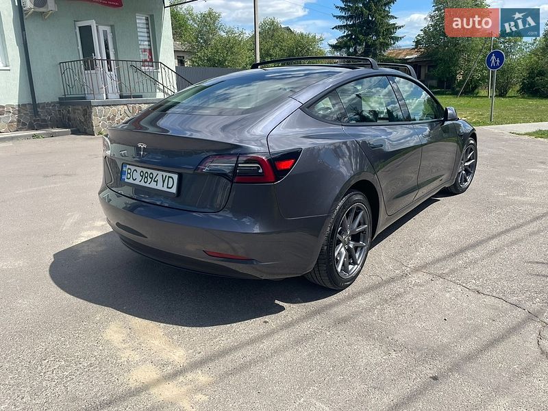 Седан Tesla Model 3 2023 в Львові