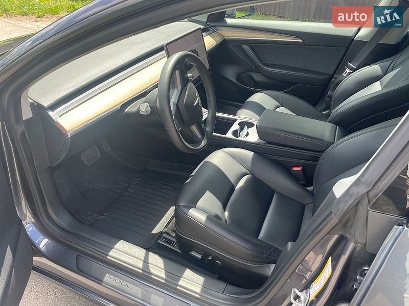 Седан Tesla Model 3 2023 в Львові