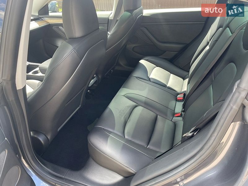 Седан Tesla Model 3 2023 в Львові