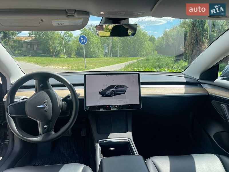 Седан Tesla Model 3 2023 в Львові