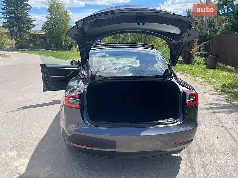 Седан Tesla Model 3 2023 в Львові