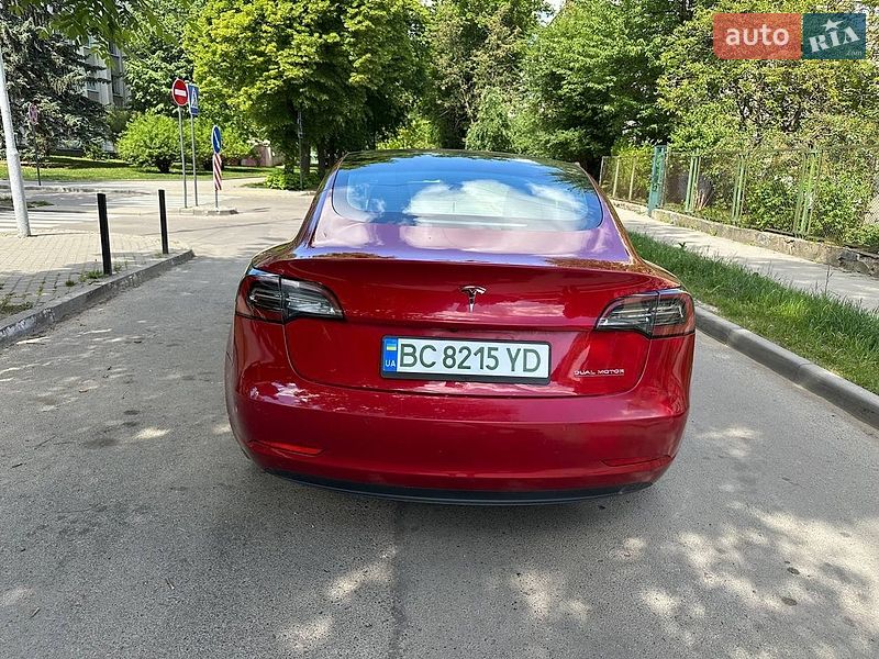 Седан Tesla Model 3 2022 в Золочеві