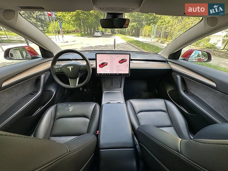 Седан Tesla Model 3 2022 в Золочеві