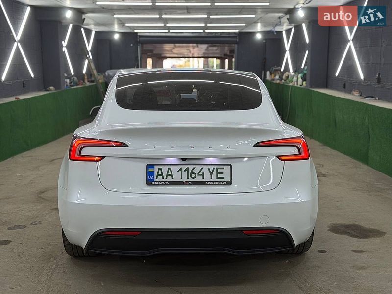 Седан Tesla Model 3 2025 в Киеве