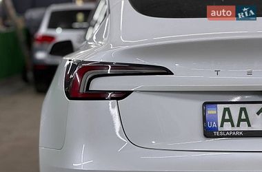 Седан Tesla Model 3 2025 в Киеве