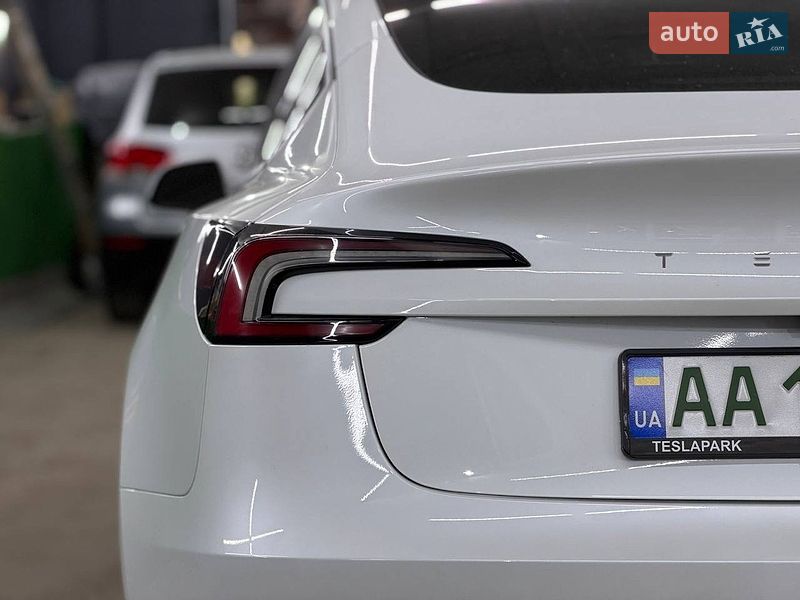 Седан Tesla Model 3 2025 в Киеве