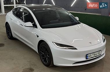 Седан Tesla Model 3 2025 в Киеве