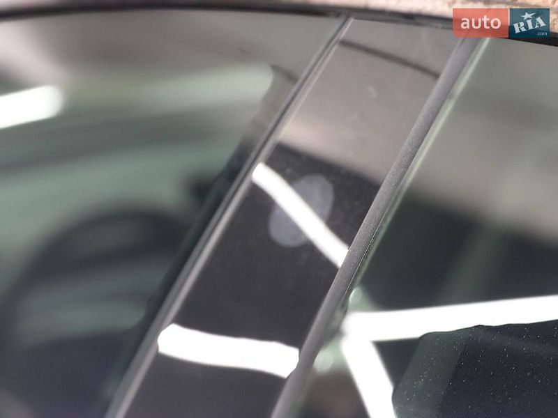 Седан Tesla Model 3 2025 в Киеве