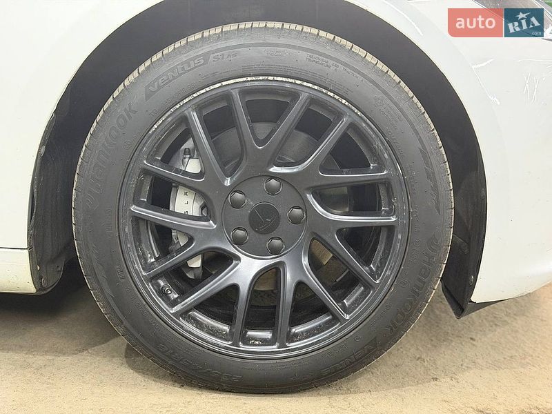 Седан Tesla Model 3 2025 в Киеве