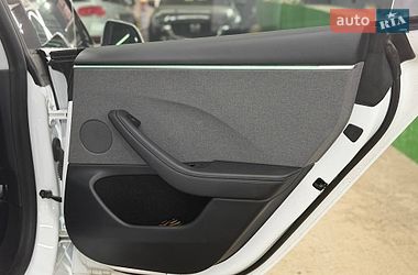 Седан Tesla Model 3 2025 в Киеве
