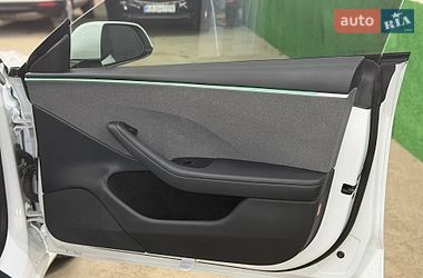 Седан Tesla Model 3 2025 в Киеве