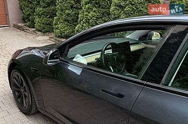 Седан Tesla Model 3 2022 в Ужгороді