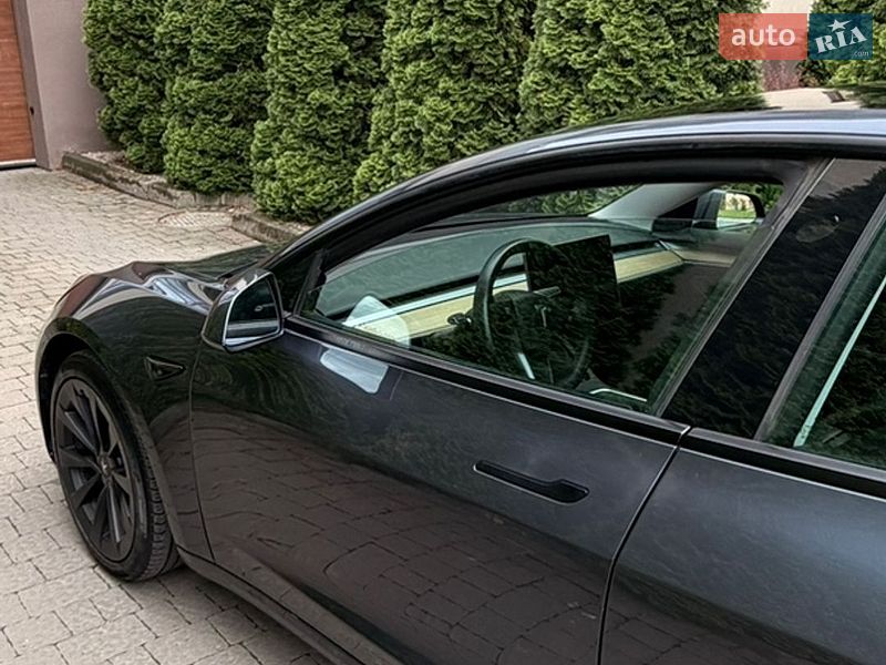 Седан Tesla Model 3 2022 в Ужгороді