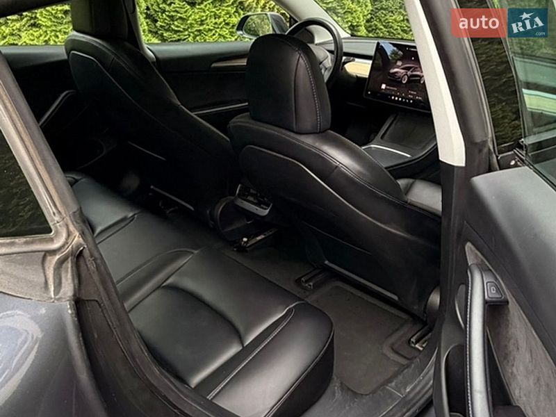 Седан Tesla Model 3 2022 в Ужгороді