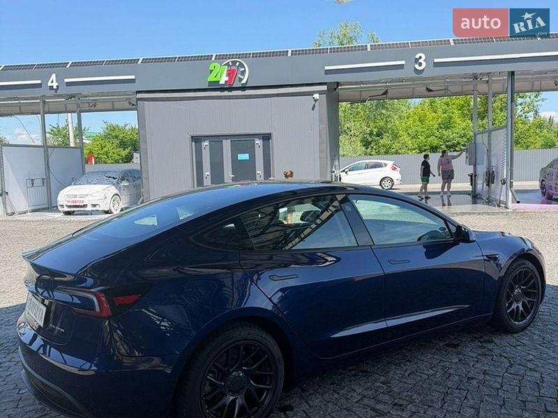 Седан Tesla Model 3 2024 в Киеве