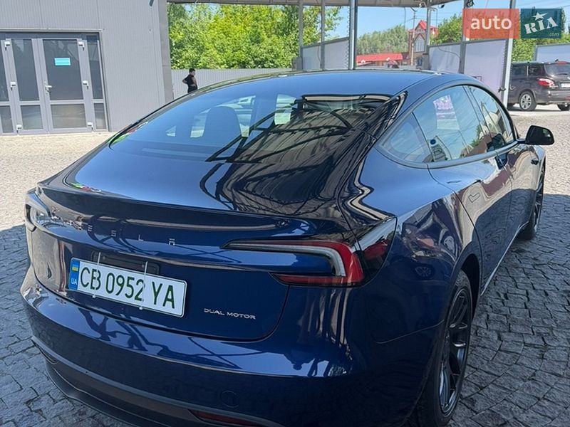 Седан Tesla Model 3 2024 в Киеве