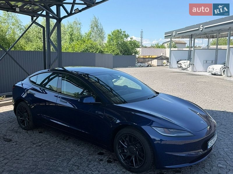Седан Tesla Model 3 2024 в Киеве