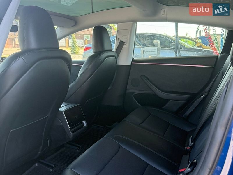 Седан Tesla Model 3 2024 в Киеве