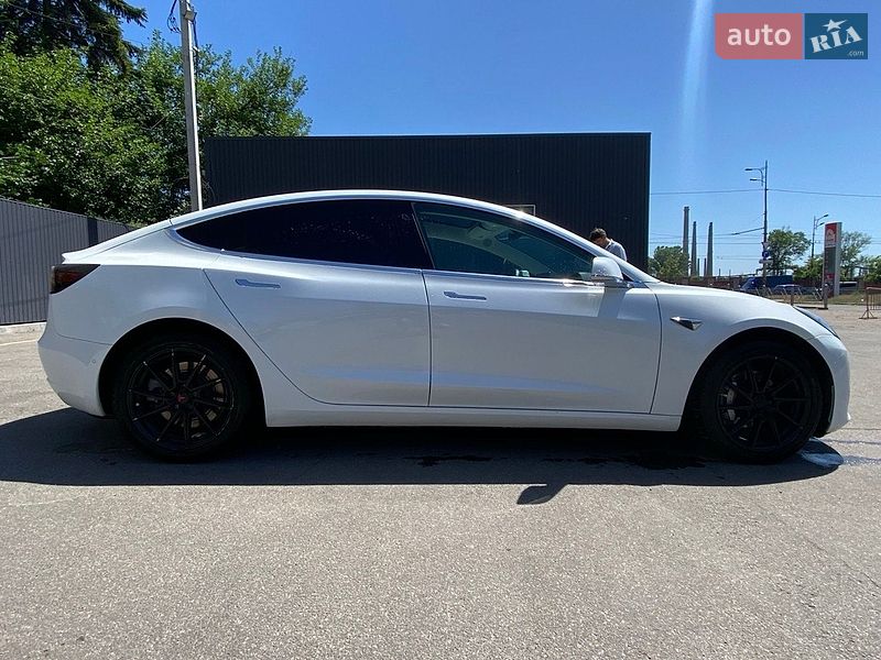 Седан Tesla Model 3 2019 в Днепре