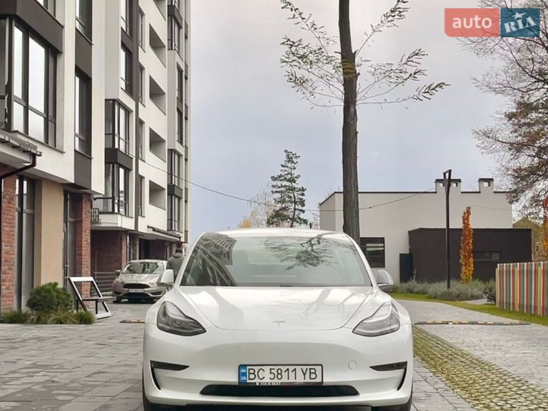 Tesla Model 3 2020