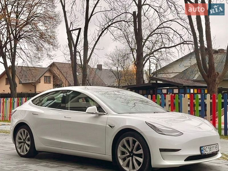 Седан Tesla Model 3 2020 в Ивано-Франковске