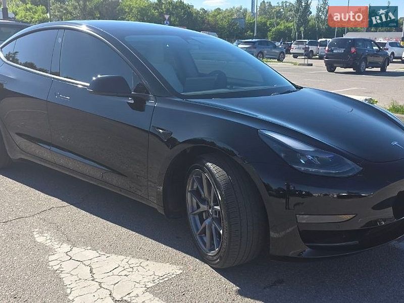 Седан Tesla Model 3 2022 в Киеве