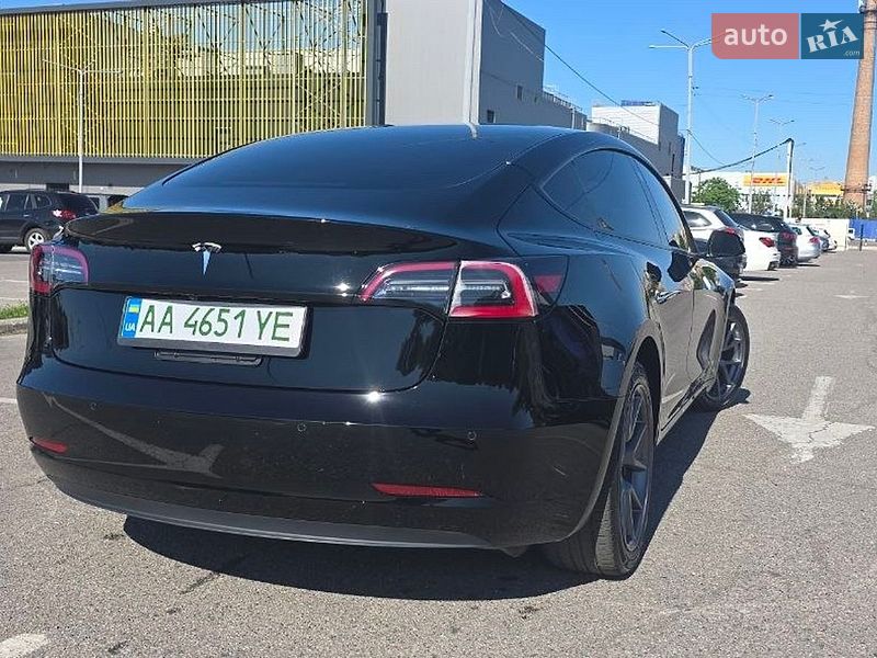Седан Tesla Model 3 2022 в Киеве