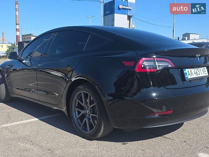 Седан Tesla Model 3 2022 в Киеве