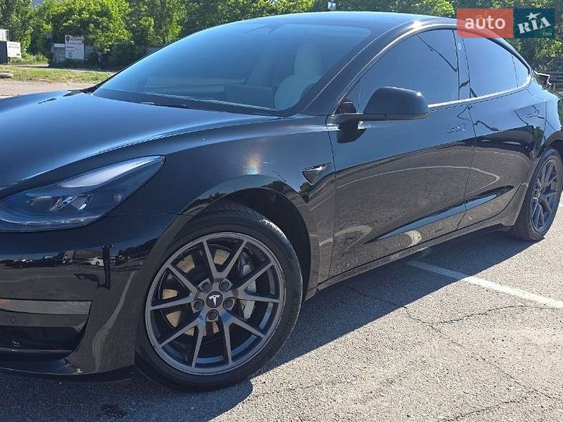 Седан Tesla Model 3 2022 в Киеве