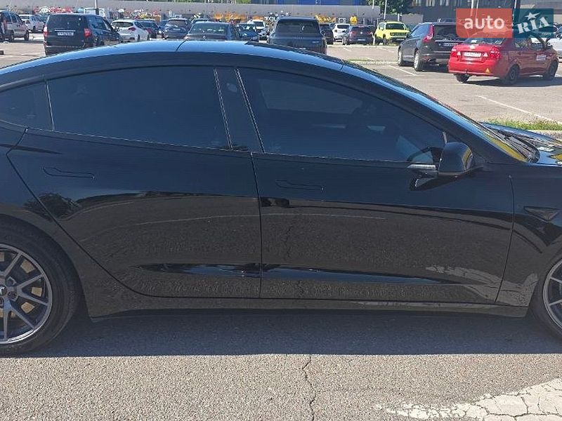 Седан Tesla Model 3 2022 в Киеве