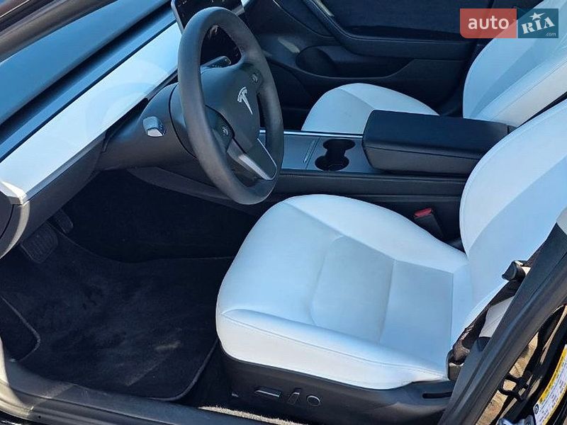 Седан Tesla Model 3 2022 в Киеве