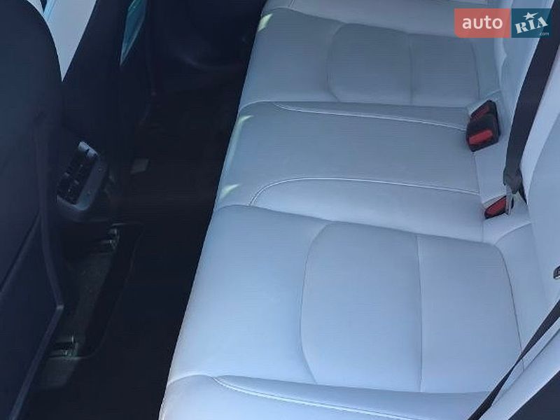 Седан Tesla Model 3 2022 в Киеве