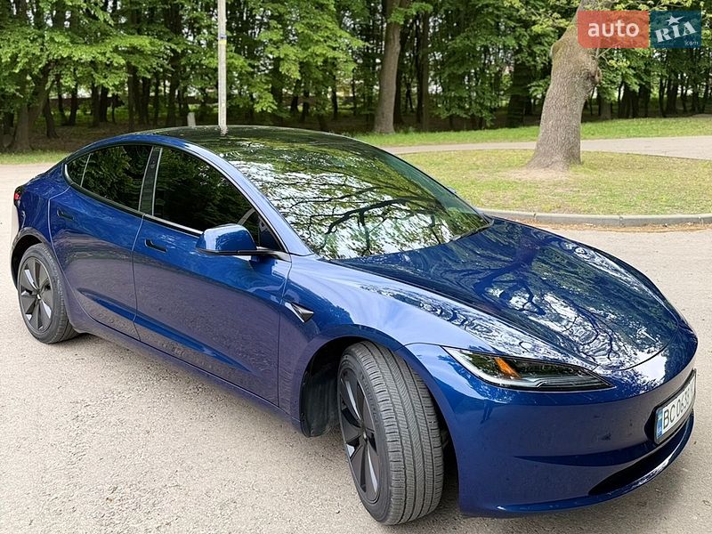 Tesla Model 3 2024