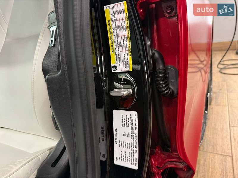Седан Tesla Model 3 2019 в Львове