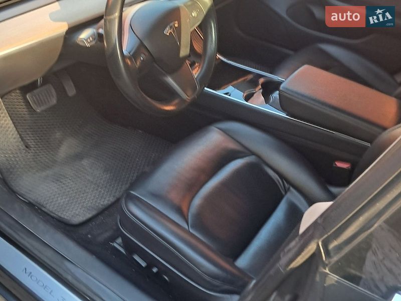 Седан Tesla Model 3 2018 в Луцке