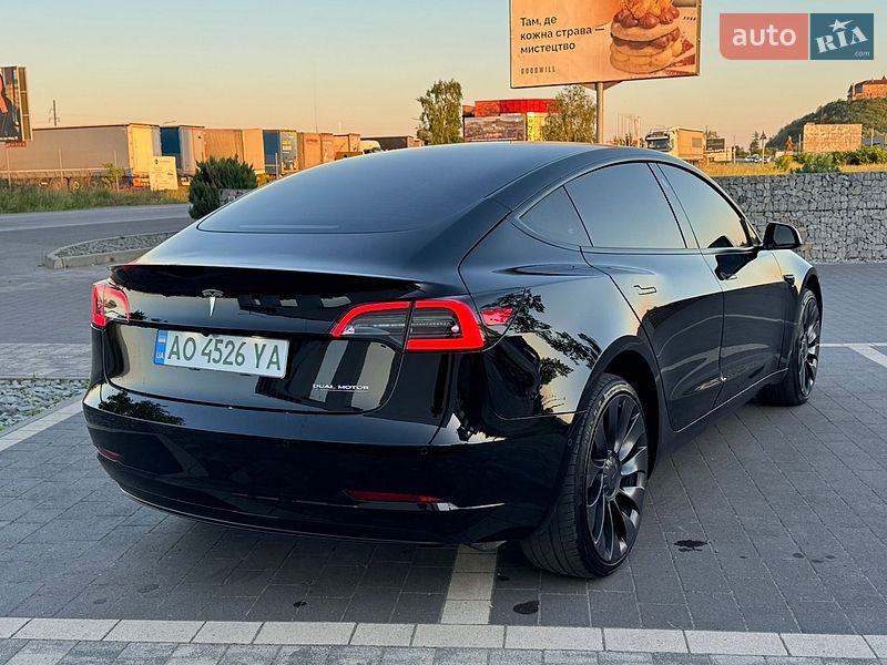 Седан Tesla Model 3 2021 в Мукачево