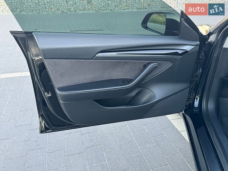 Седан Tesla Model 3 2021 в Мукачево
