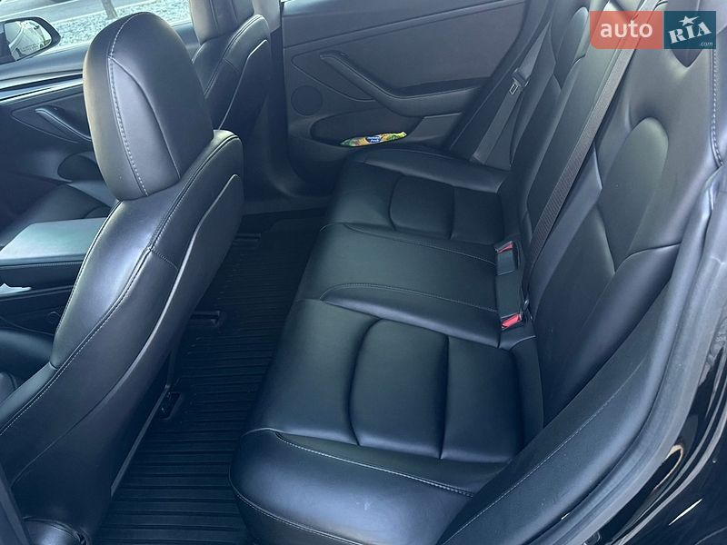 Седан Tesla Model 3 2021 в Мукачево