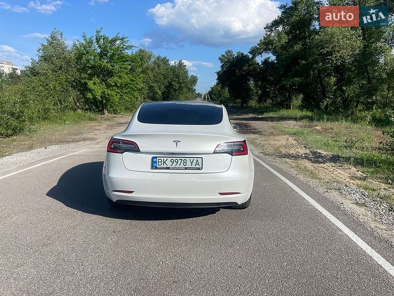 Седан Tesla Model 3 2019 в Кам'янському