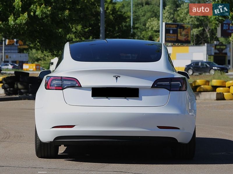 Седан Tesla Model 3 2022 в Києві
