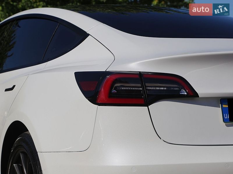 Седан Tesla Model 3 2022 в Києві
